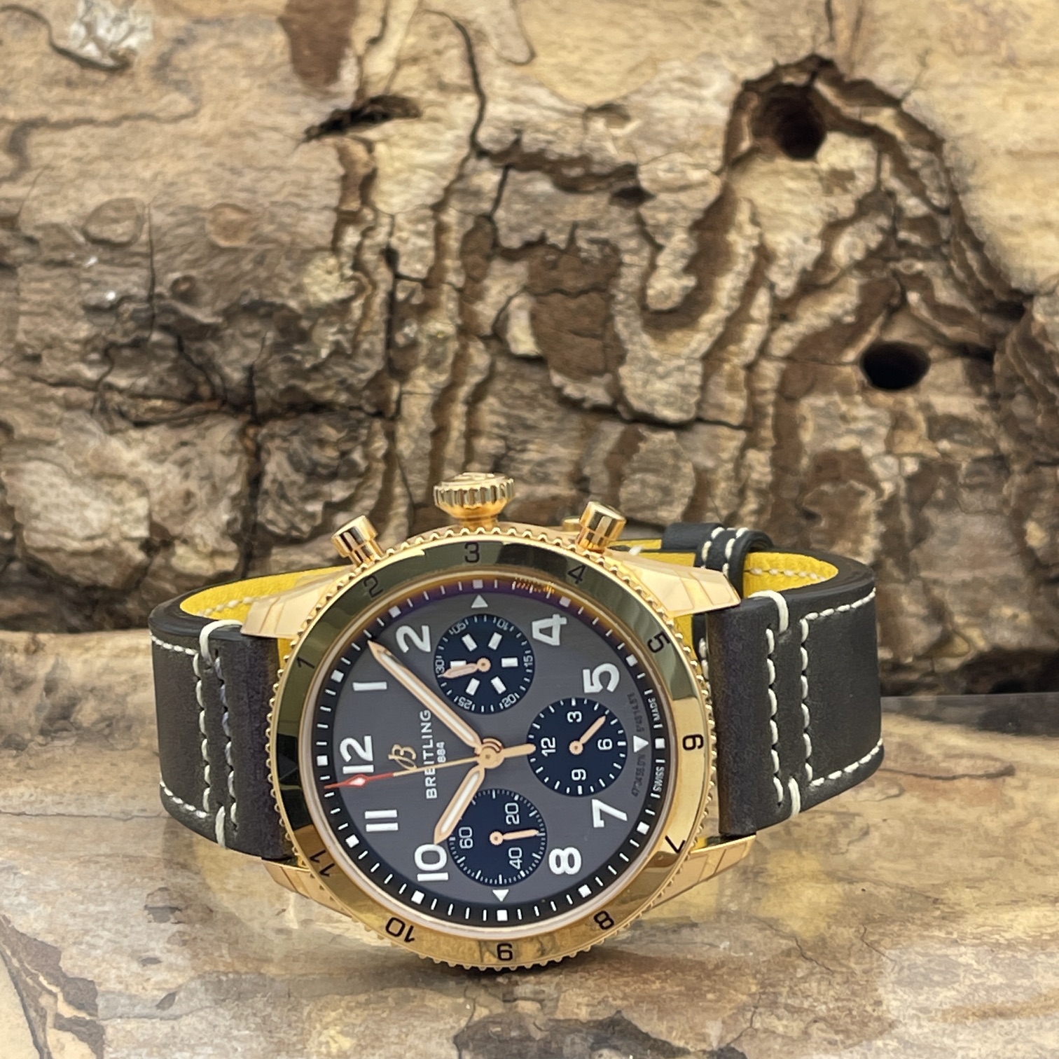 Breitling - Classic Avi Chrono 42 P-51 Mustang Roségold - NEUWARE - FULLSET 2026 - Ref. R233801A1B1X1
