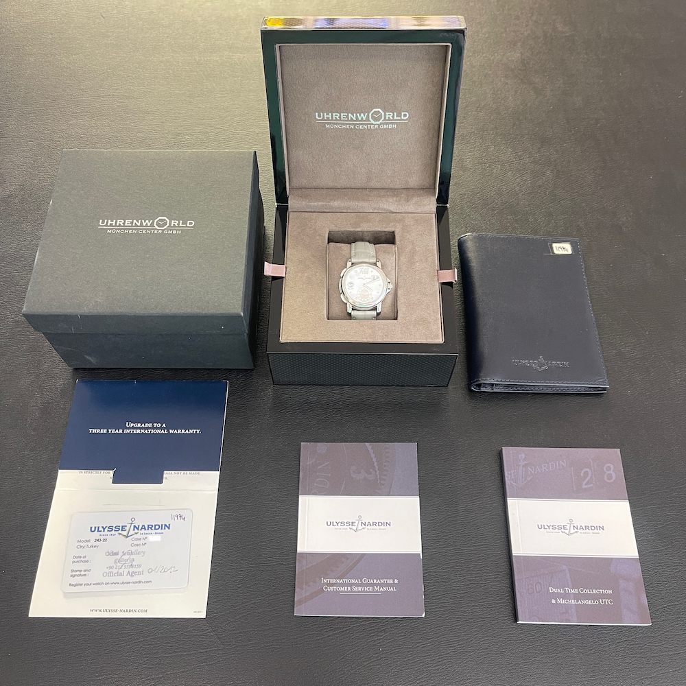 Originale Herstellerbox mit Originalpapieren und Garantiekarte einer gebrauchten Luxusuhr