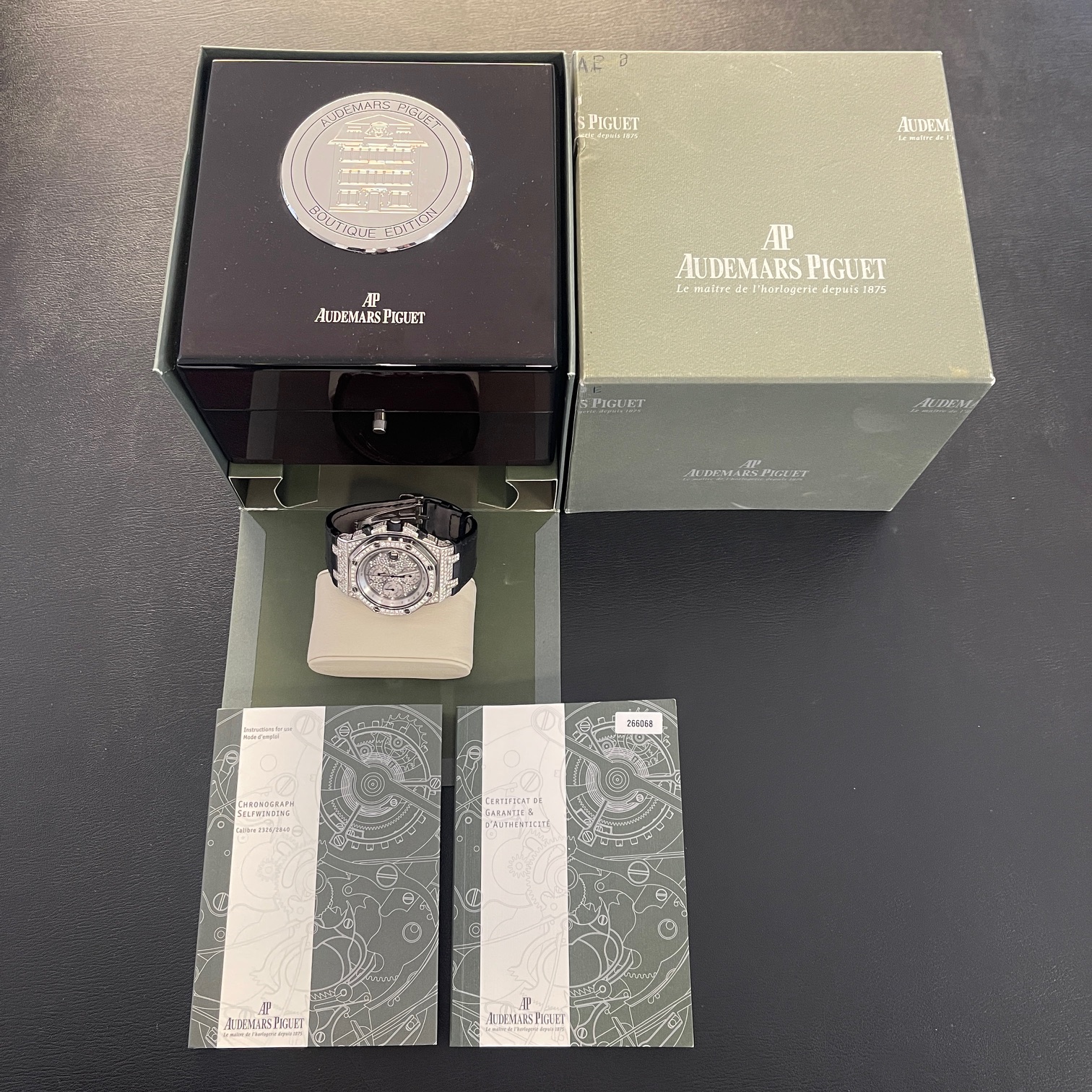 Audemars Piguet - Royal Oak Offshore Chrono - Factory Diamond - FULLSET 2008 - Ref. 26067BC.ZZ.D002CR.01