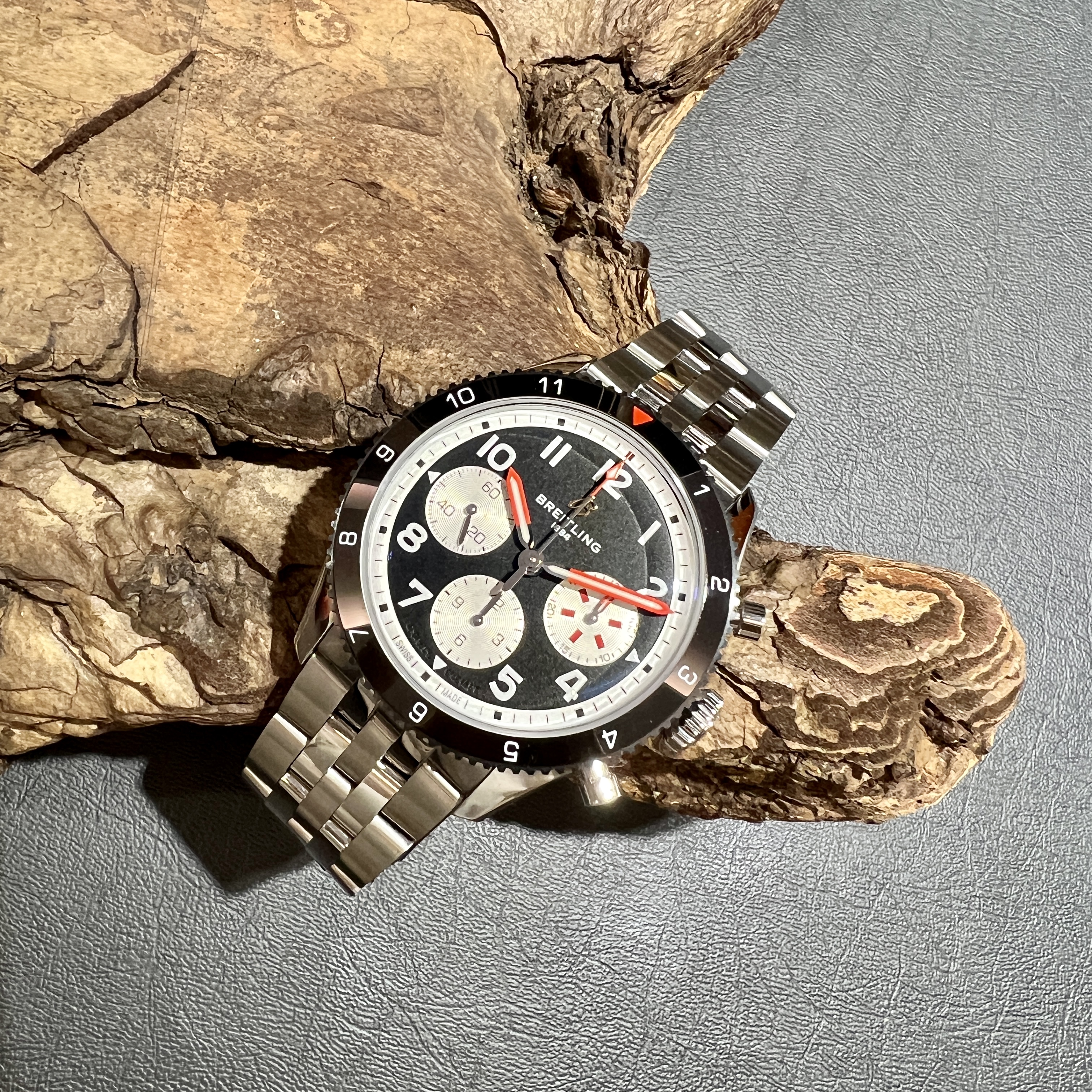 Breitling - Classic AVI Chronograph 42 Mosquito - FULLSET 2023 - Ref. Y23380