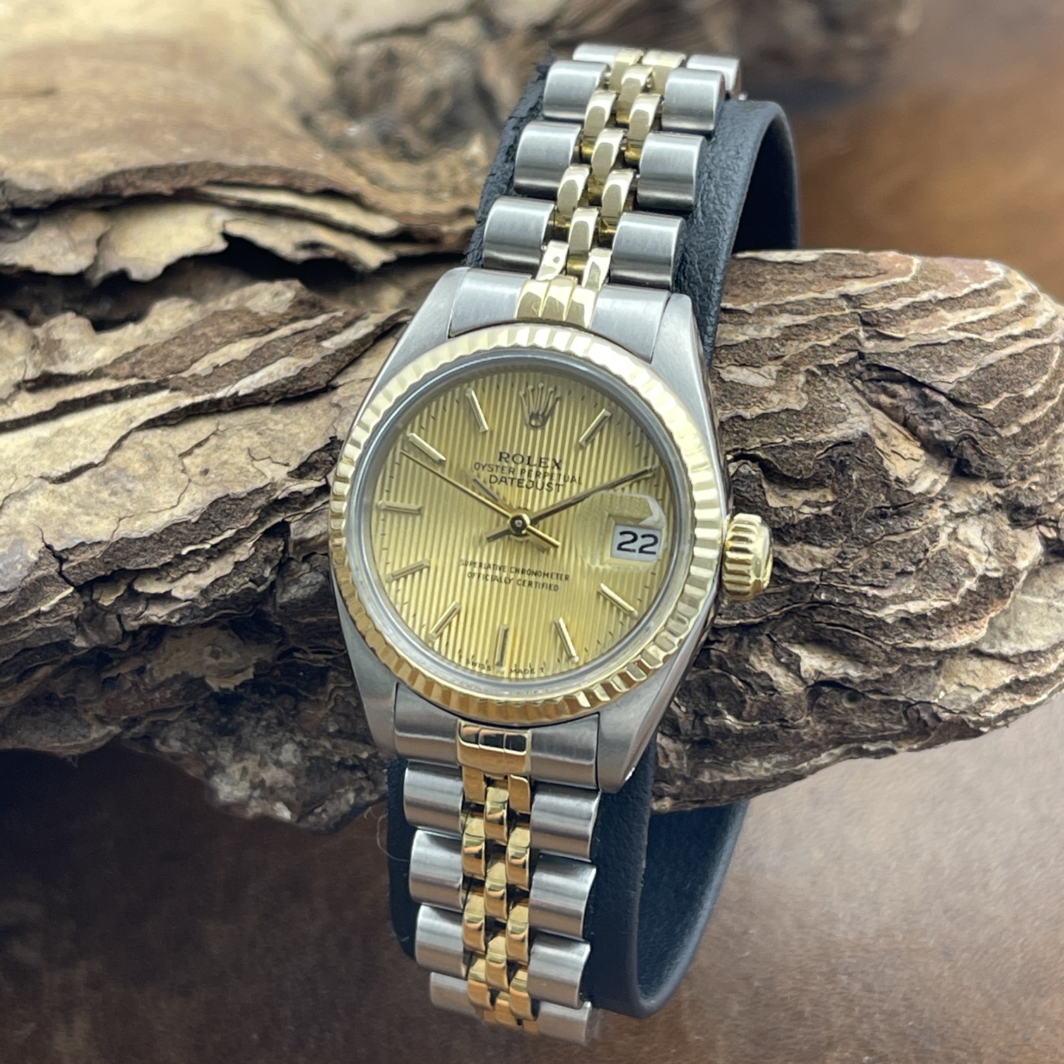 Rolex - Oyster Perpetual Datejust Lady 26 - Vintage - Ref. 6917 , in guter Zustand mit goldenes Zifferblatt , Vintage - Detailansicht der Uhr