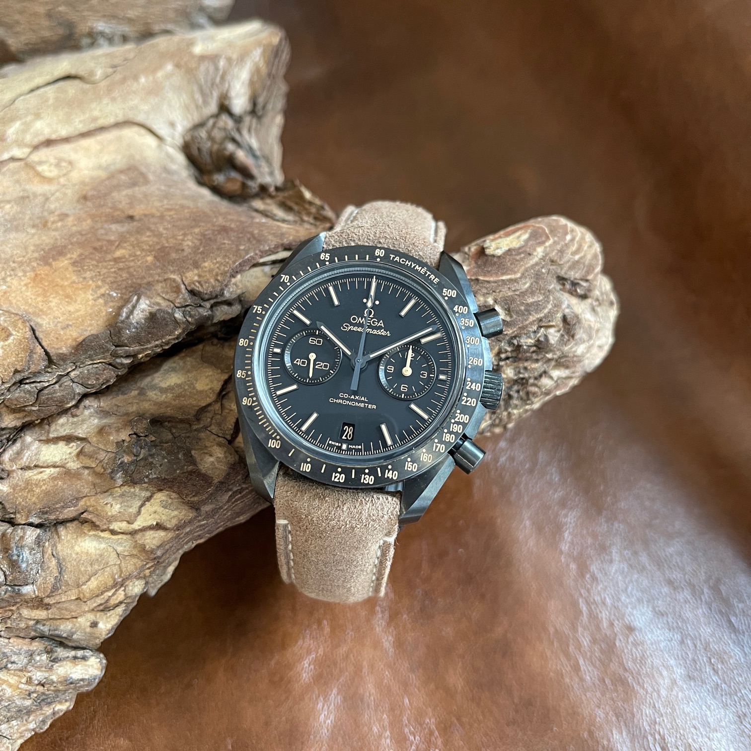 Omega - Speedmaster Dark Side of the Moon - FULLSET 2016 - Ref. 311.92.44.51.01.006 - Keram mit schwarzes Zifferblatt in sehr guter Zustand- Gesamtansicht der Uhr