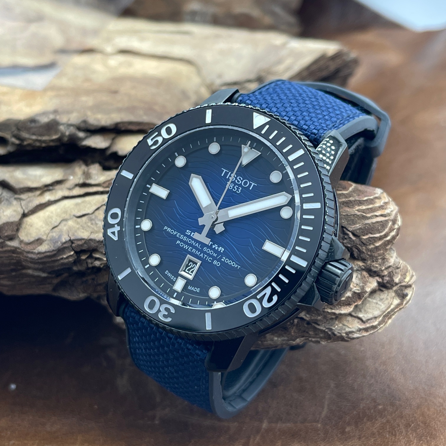 Tissot - Seastar 2000 DLC 46 - FULLSET 2022 - Ref. G2U 6Qg MR9 KDF, Sehr Guter Zustand, Neuwertig, Fullset, Stahl, Kautschuk Textilband, Gesamtansicht der Uhr