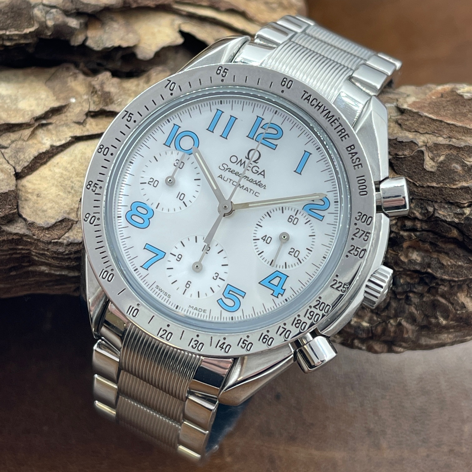 Gebrauchte Omega Speedmaster Automatic, Red. 175.0042, in Stahl, Vintage, sehr guter Zustand deteilansicht der Uhr