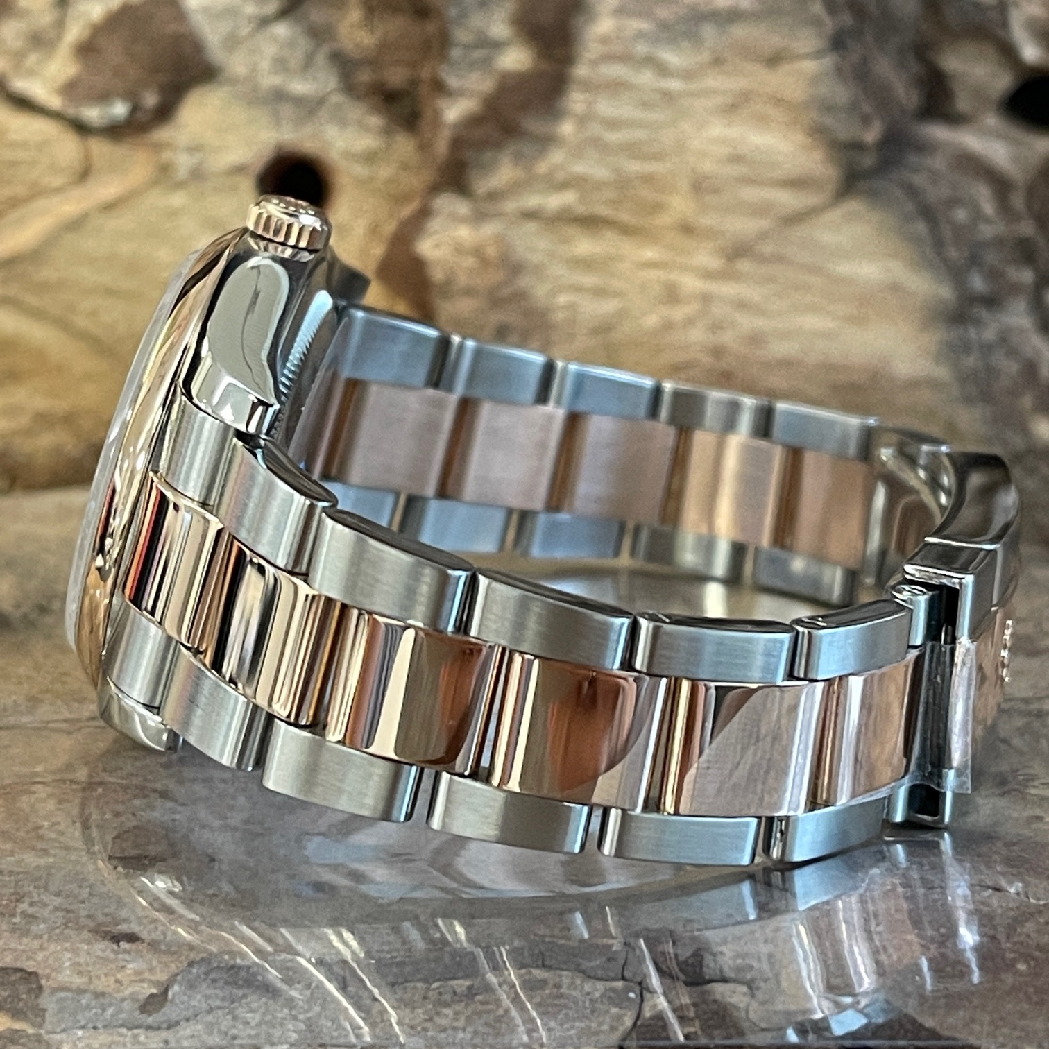 Stahl-Roségold-Armband der gebrauchten Rolex Datejust 36 Ref. 116201 im sehr guten Zustand mit Edelstahlgehäuse und Roségold-Lünette