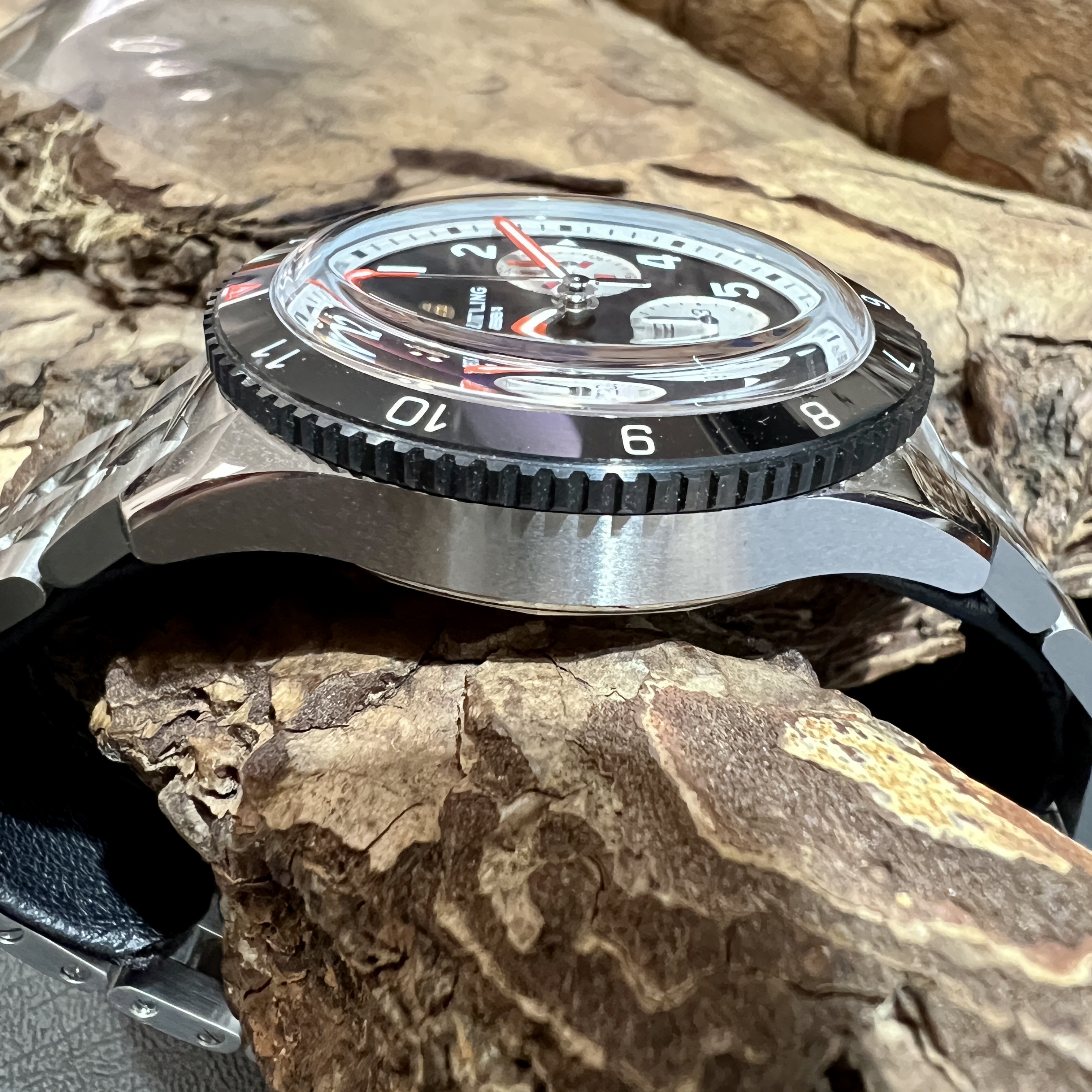 Breitling - Classic AVI Chronograph 42 Mosquito - FULLSET 2023 - Ref. Y23380