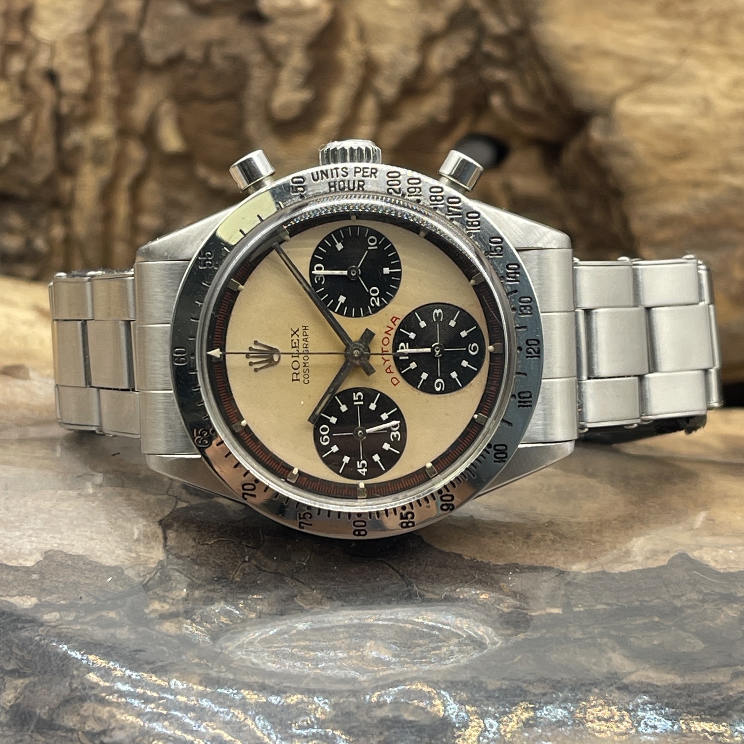 Gebrauchte Rolex Daytona Paul Newman Ref. 6239 in Stahl, im sehr guten Zustand - liegende Gesamtansicht