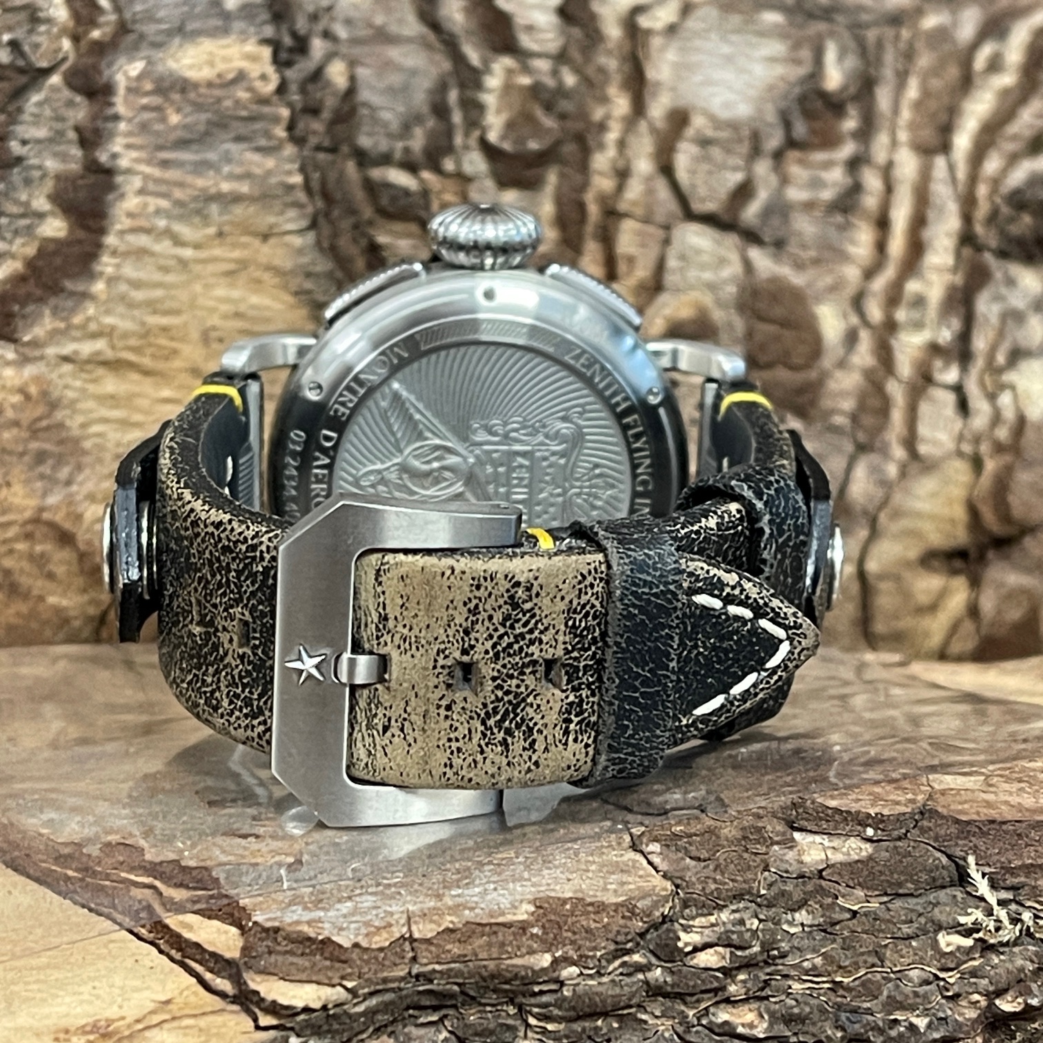 zenith-pilot-typ-20-chronograph-rescue-ref-03.2434.4069.20.I010-243385.6- dunkelbraunes Lederband mit Dornschließe