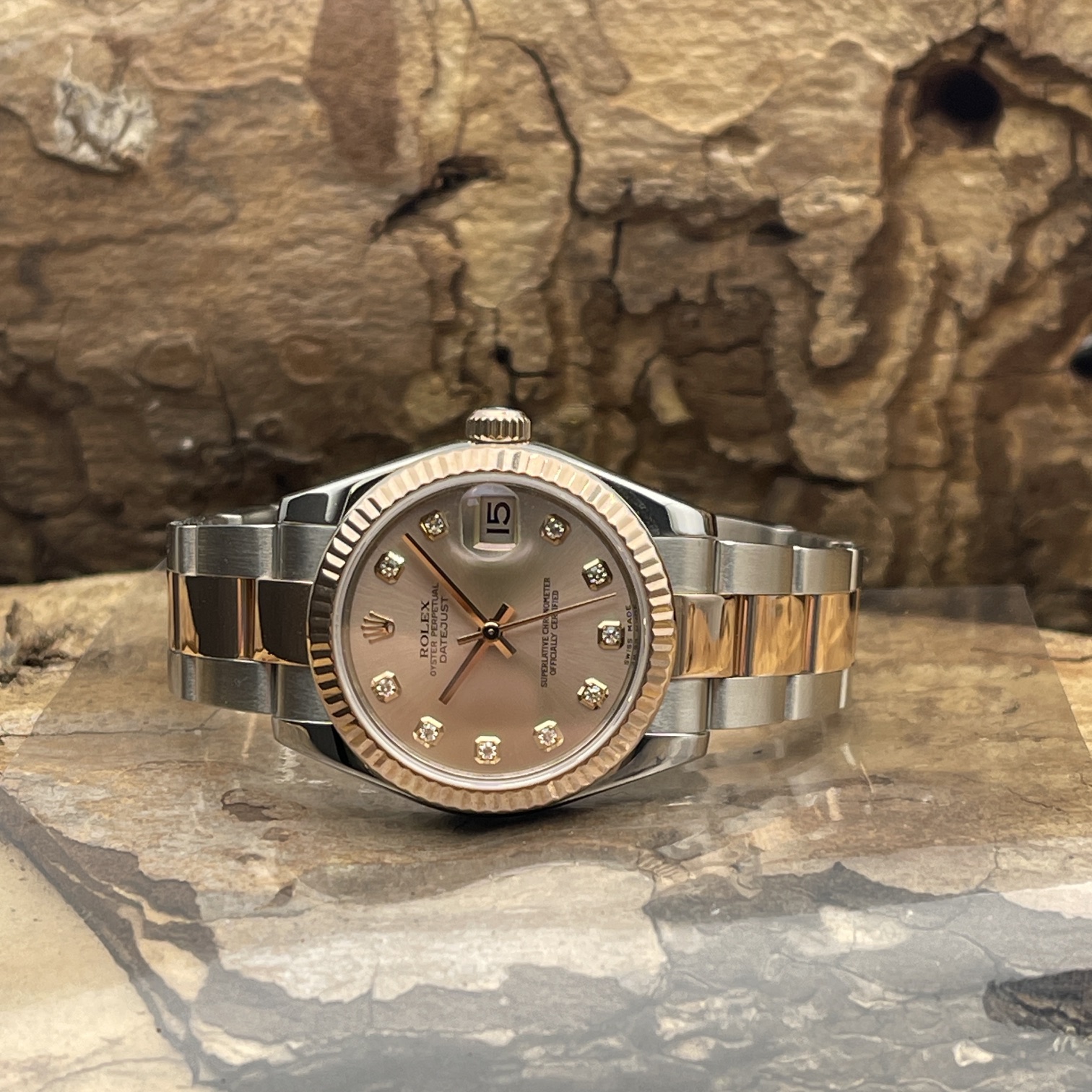 Rolex - Datejust 31 - Factory Dia Dial - Ref. 178271, Stahl-Rosegold, Rosezifferblatt mit Diamanten, sehr guter Zustand - Liegendeansicht der Uhr