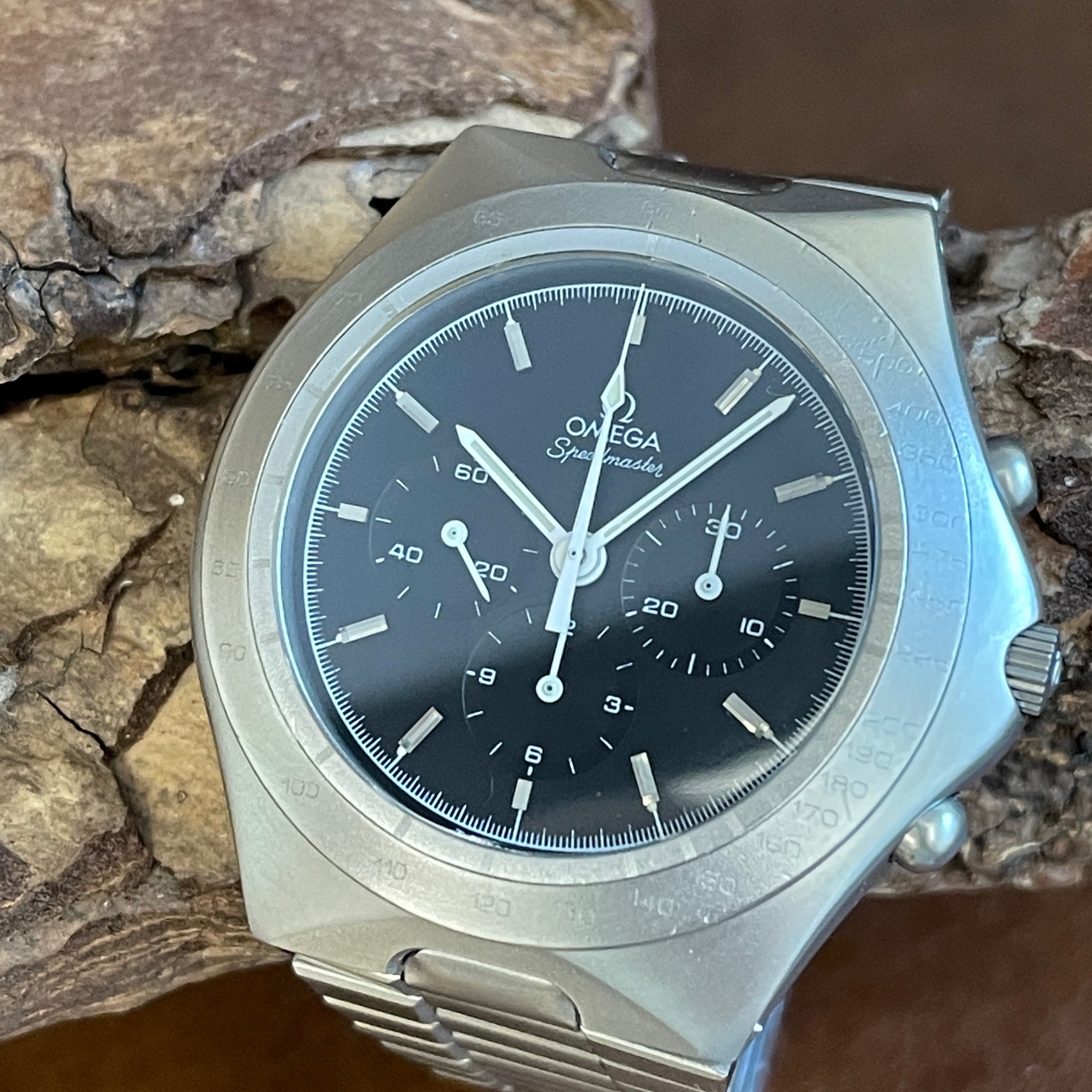 Omega - Speedmaster Teutonic Cal. 861 - Ref. 145.0040/345.0803, Stahl mit schwarzem Zifferblatt, in sehr guter Zustand - Detailansicht der Uhr