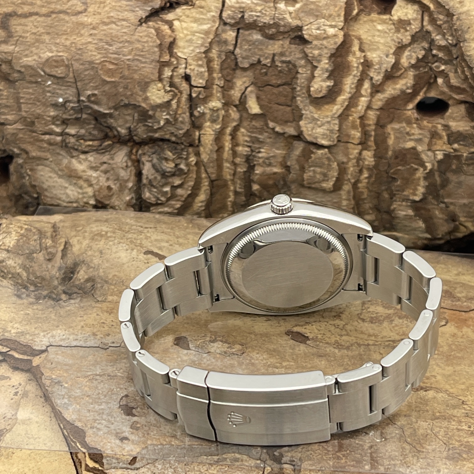 Rolex - Air-King 34 - Weißgold Lünette - Ref. 114234 - Graues Zifferblatt in sehr guter Zustand - Rückseite der Uhr mit Gehäuseboden und Faltschließe