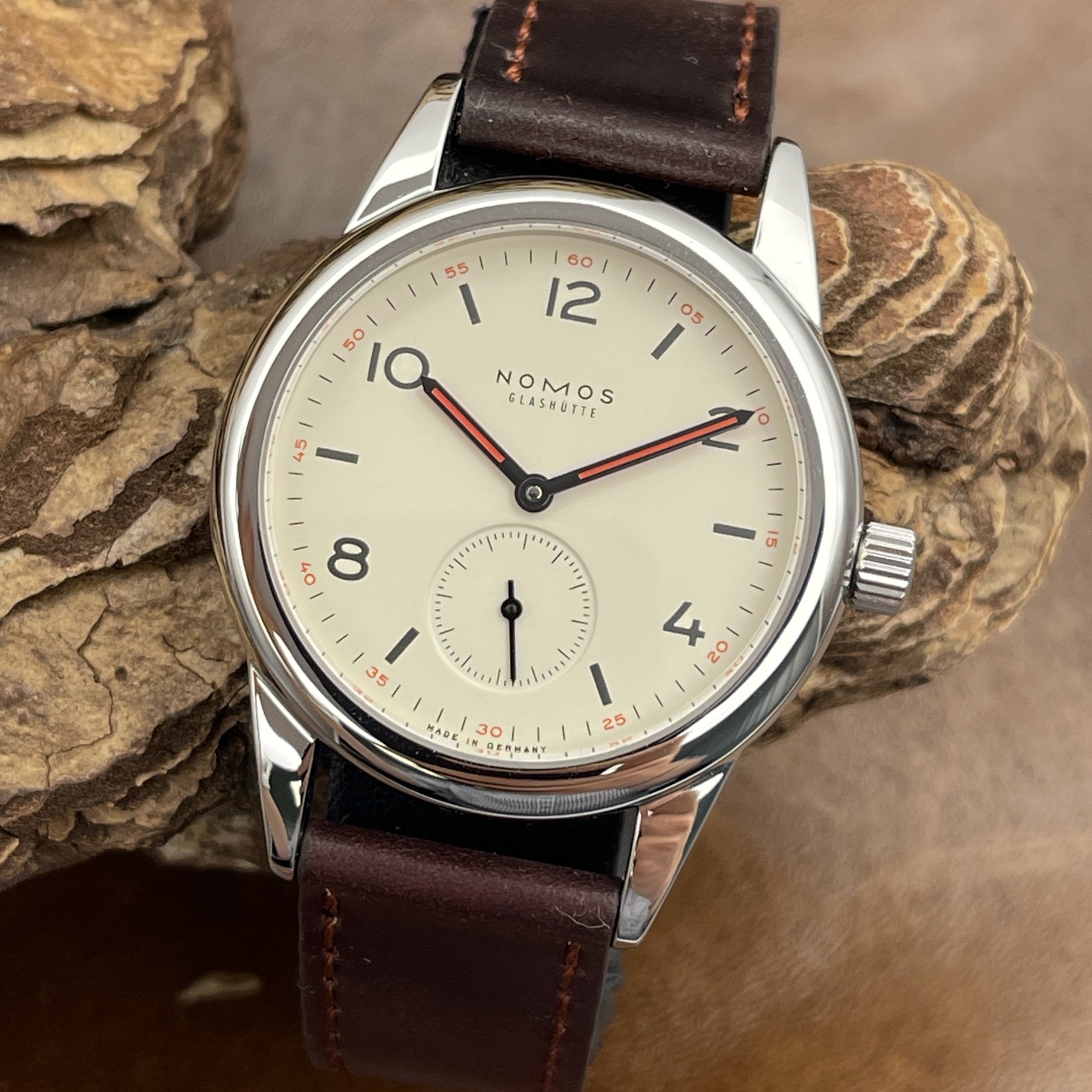 Nomos Glashütte - Club - FULLSET 2007 deutsch - Ref. 701.1, Stahl 36mm , sehr guter Zustand, Automatik- Detailansicht der Uhr