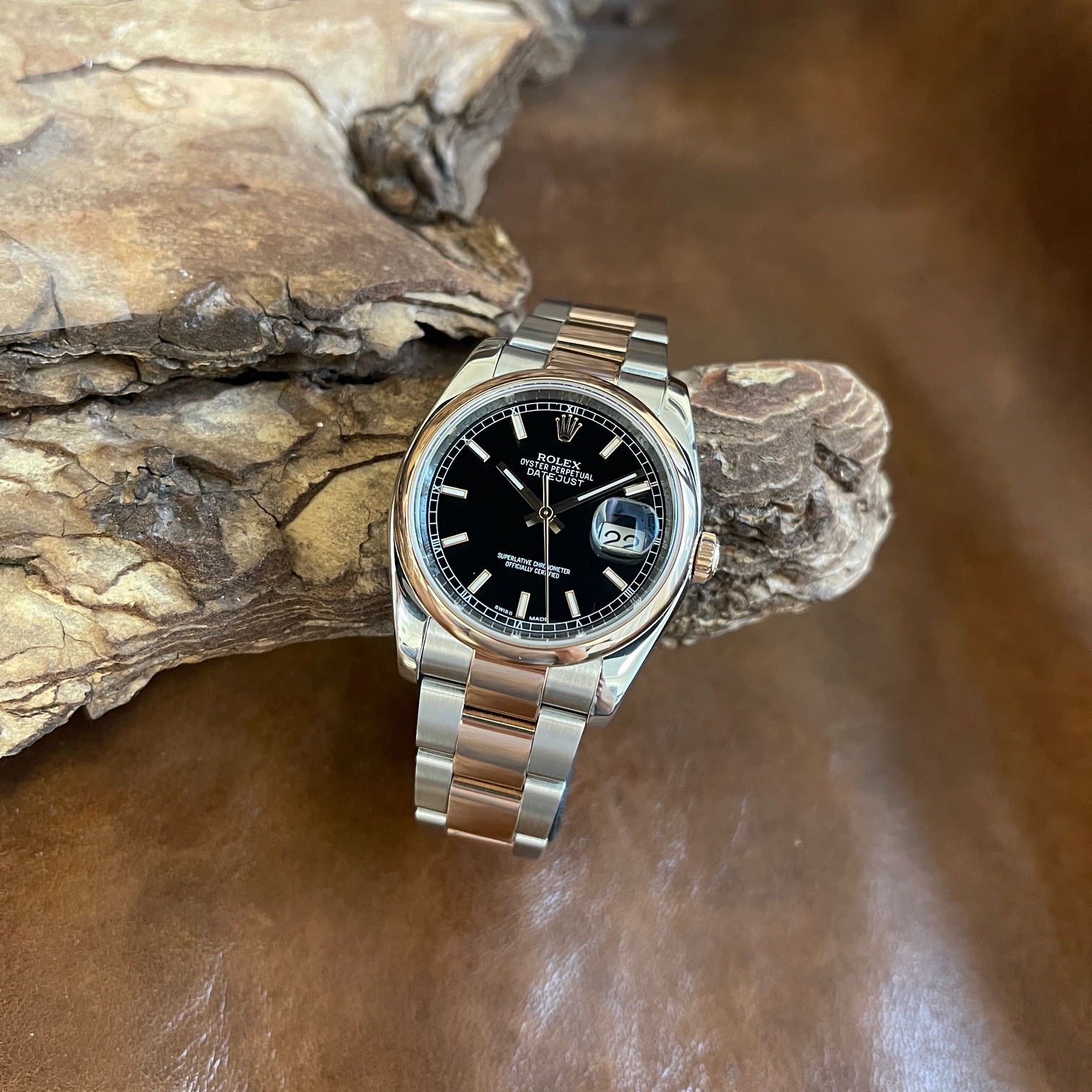 Gebrauchte Rolex Datejust 36 Ref. 116201 in Stahl/Roségold mit schwarzem Zifferblatt, in sehr gutem Zustand – Gesamtansicht der Uhr