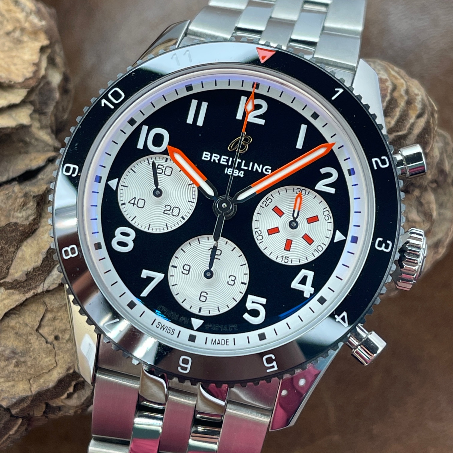 Breitling - Classic AVI Chronograph 42 Mosquito - FULLSET 2023 - Ref. Y23380