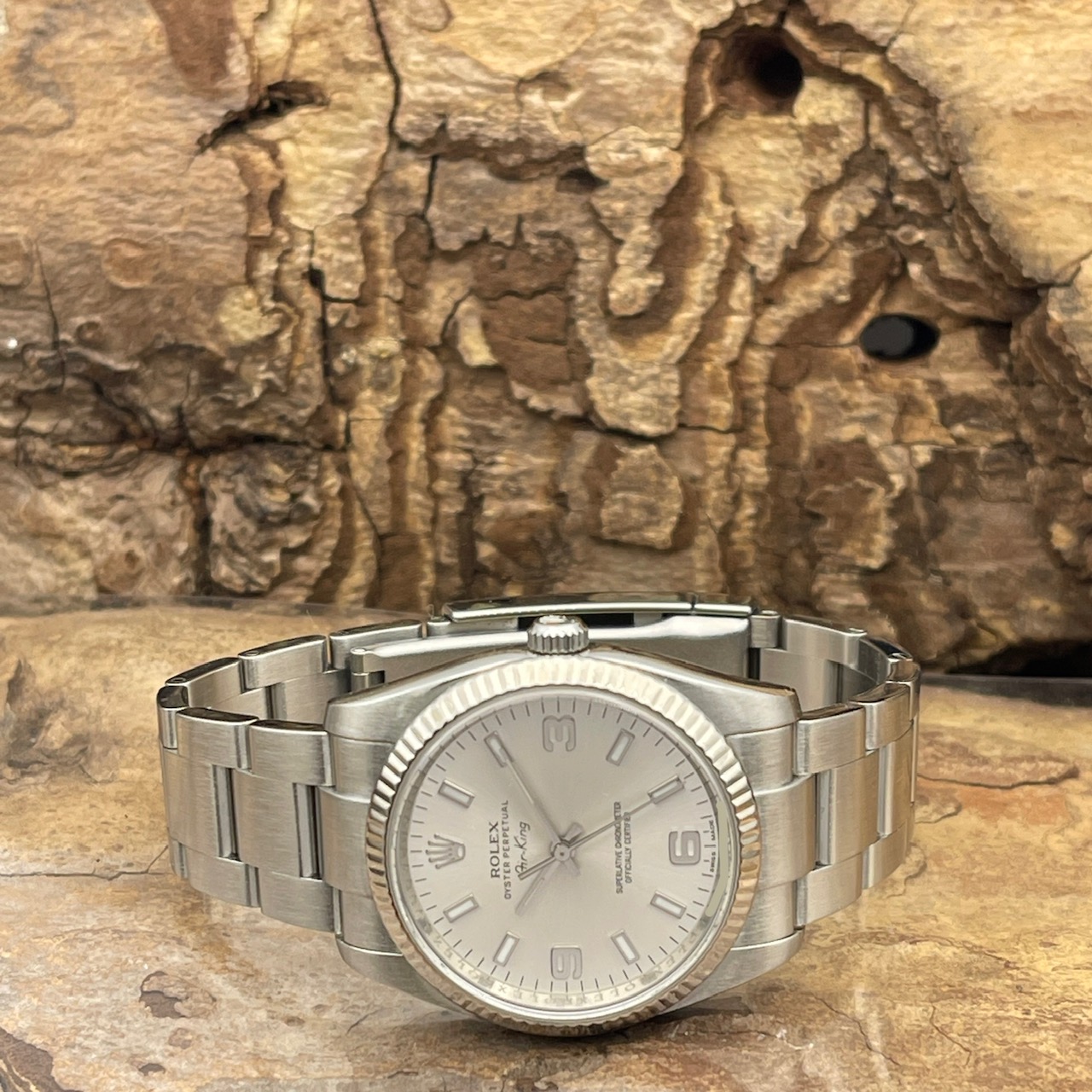 Rolex - Air-King 34 - Weißgold Lünette - Ref. 114234 - Graues Zifferblatt in sehr guter Zustand - Liegendeansicht der Uhr