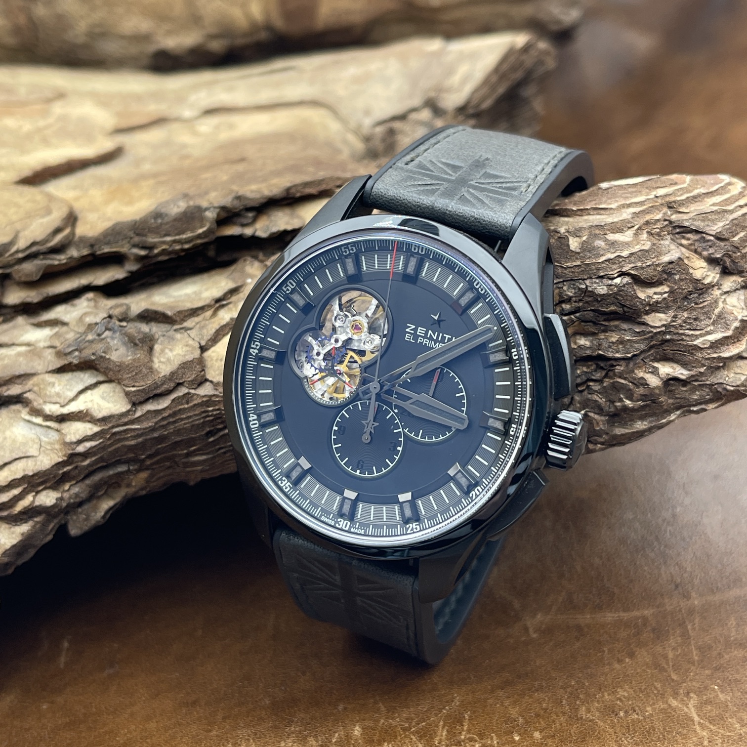 Neue Zenith El Primero Chronomaster 1969 Rolling Stones Ltd., Titan, mattschwart Zifferblatt, Gesamtansicht der Uhr, Fullset