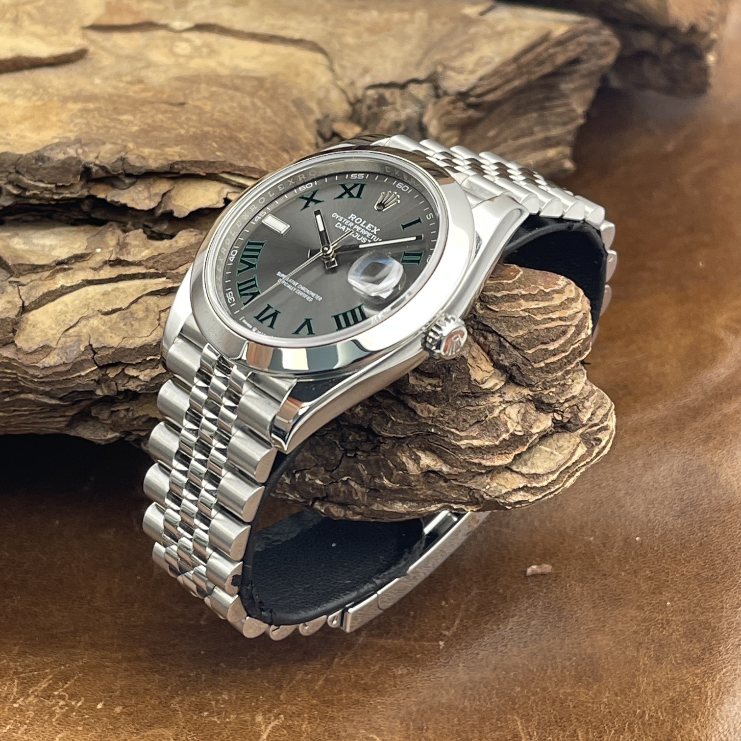 Rolex - Datejust 41 "Wimbledon" Jubilee - FULLSET 2021 - Ref. 126300 - graues Zifferblatt in sehr guter Zustand - Seitenansicht der Uhr mit Krone