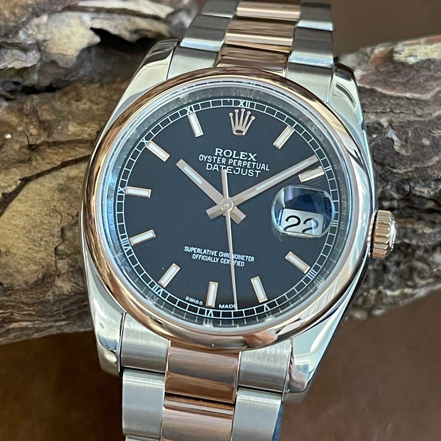 Gebrauchte Rolex Datejust 36 Ref. 116201 in Stahl/Roségold mit schwarzem Zifferblatt, in sehr gutem Zustand – Detailansicht der Uhr
