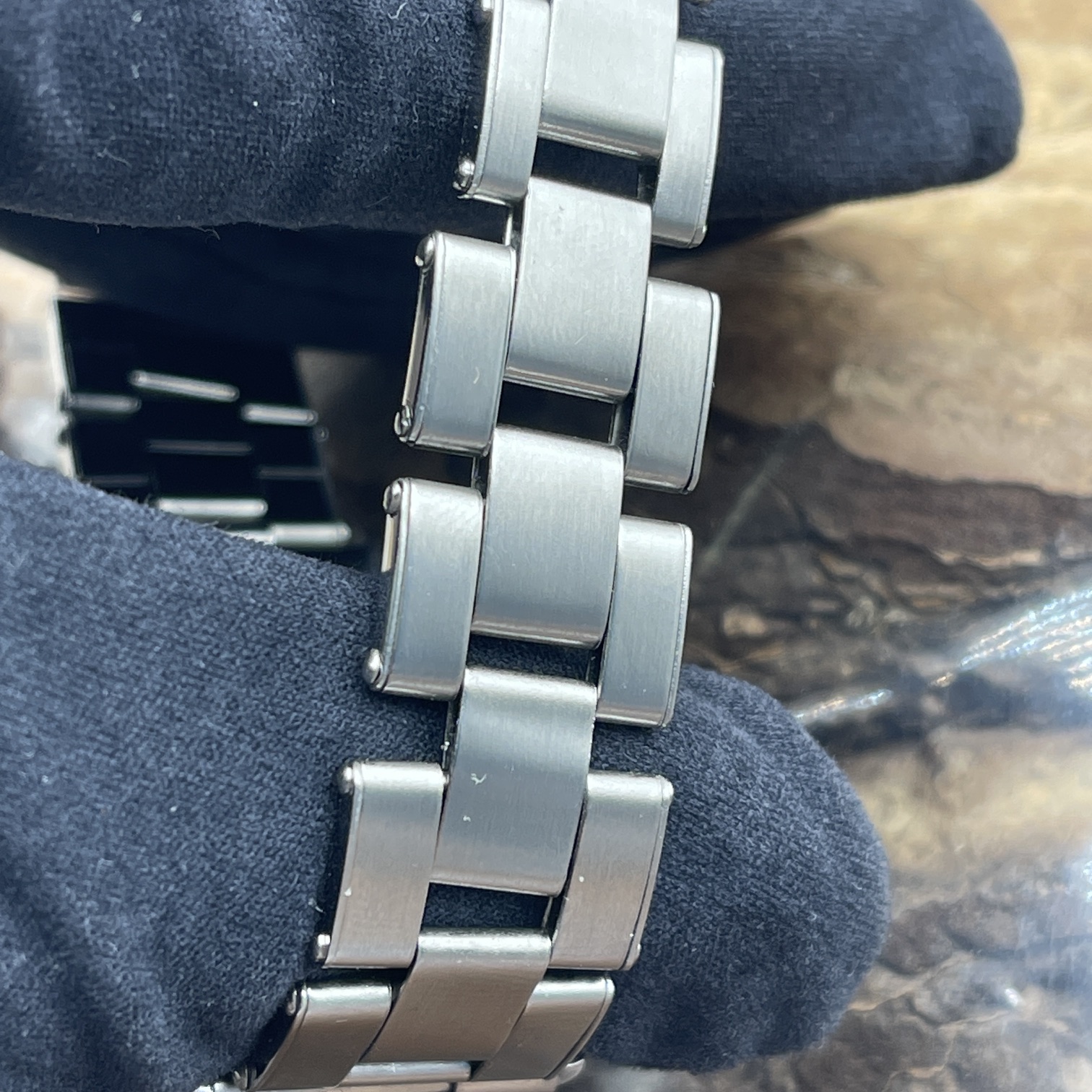 Das Bild zeigt das Vintage Stretchband aus Stahl einer Rolex Daytona Paul Newman im sehr guten Zustand