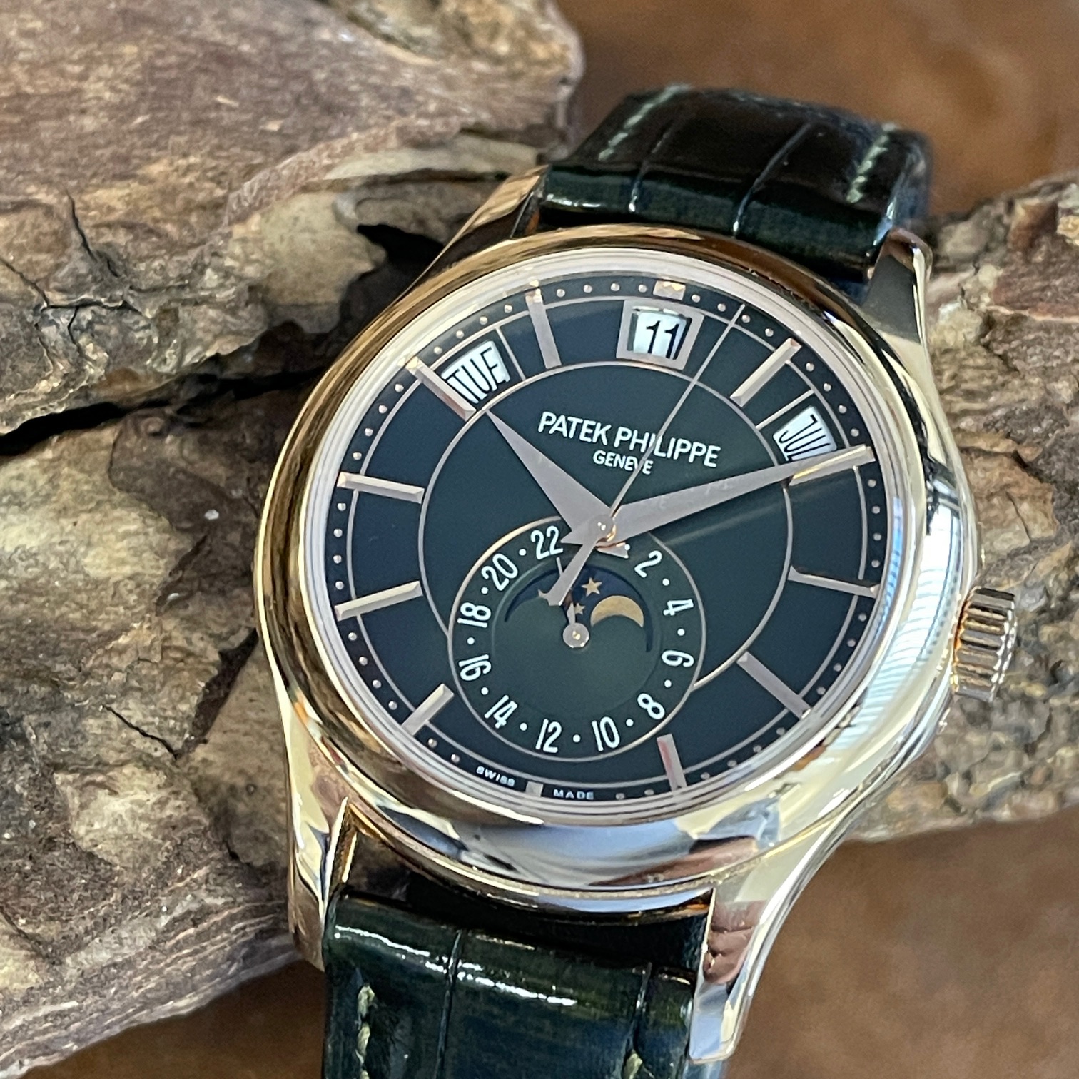 Patek Philippe Annual Calendar - FULL SET 2022 - Ref. 5205R-011