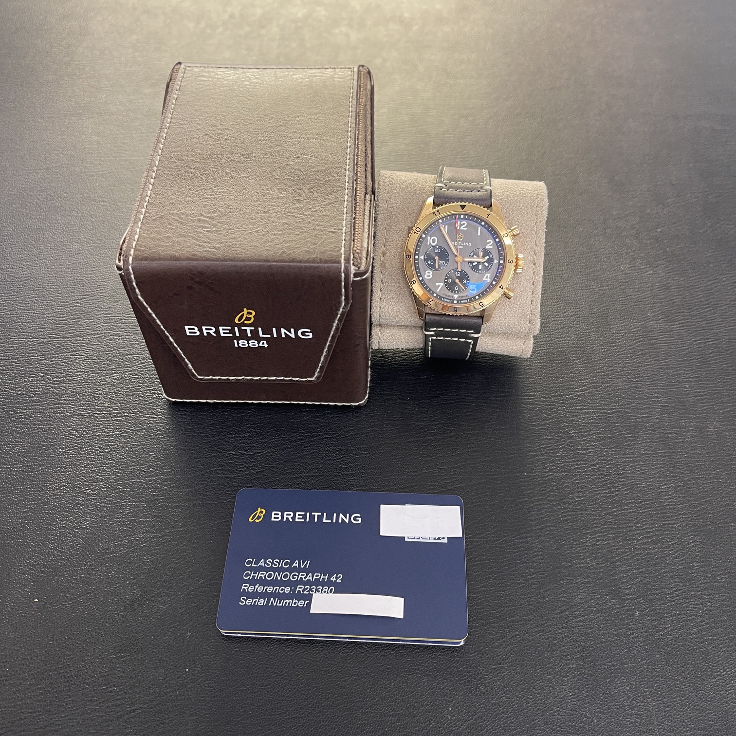 Breitling - Classic Avi Chrono 42 P-51 Mustang Roségold - NEUWARE - FULLSET 2026 - Ref. R233801A1B1X1