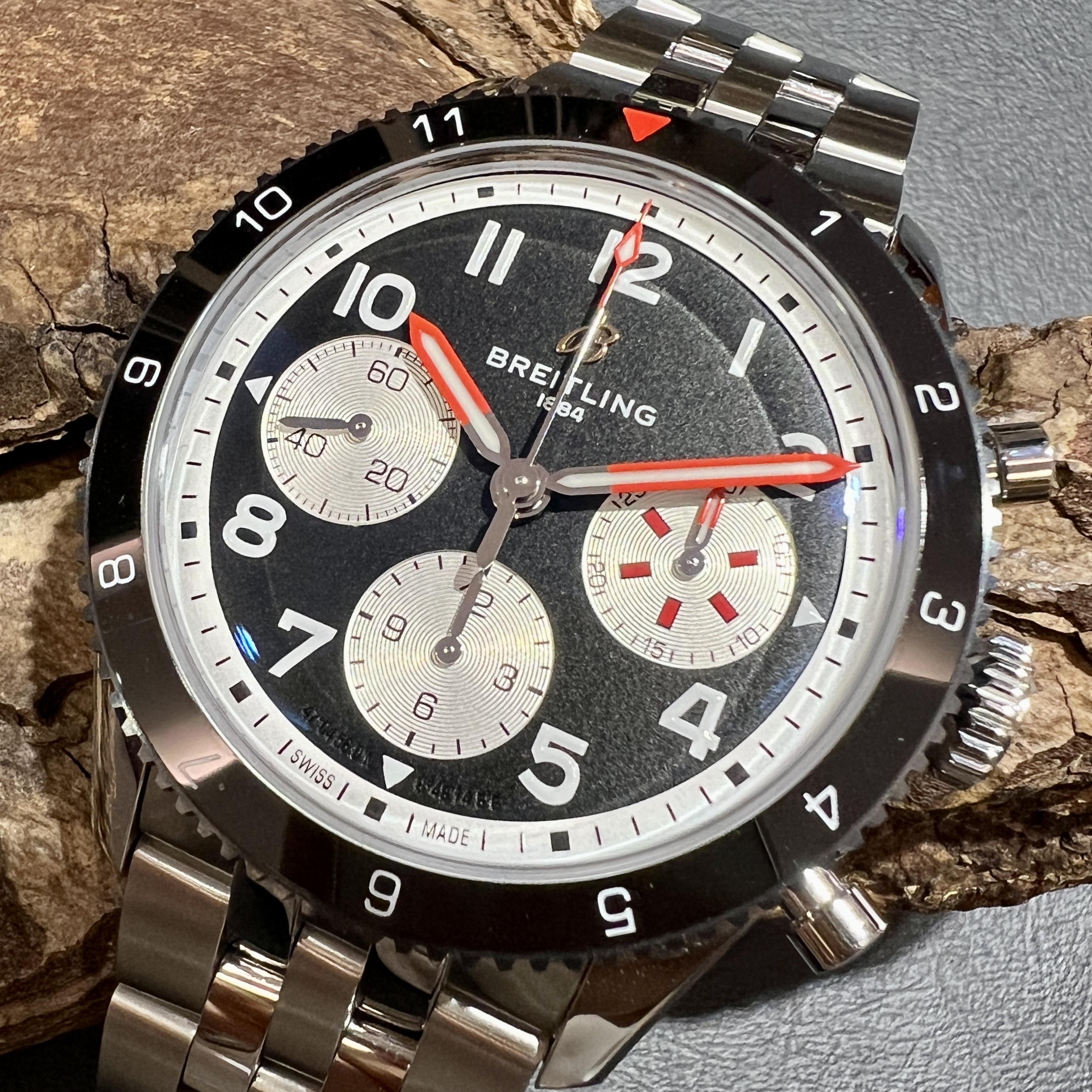 Breitling - Classic AVI Chronograph 42 Mosquito - FULLSET 2023 - Ref. Y23380